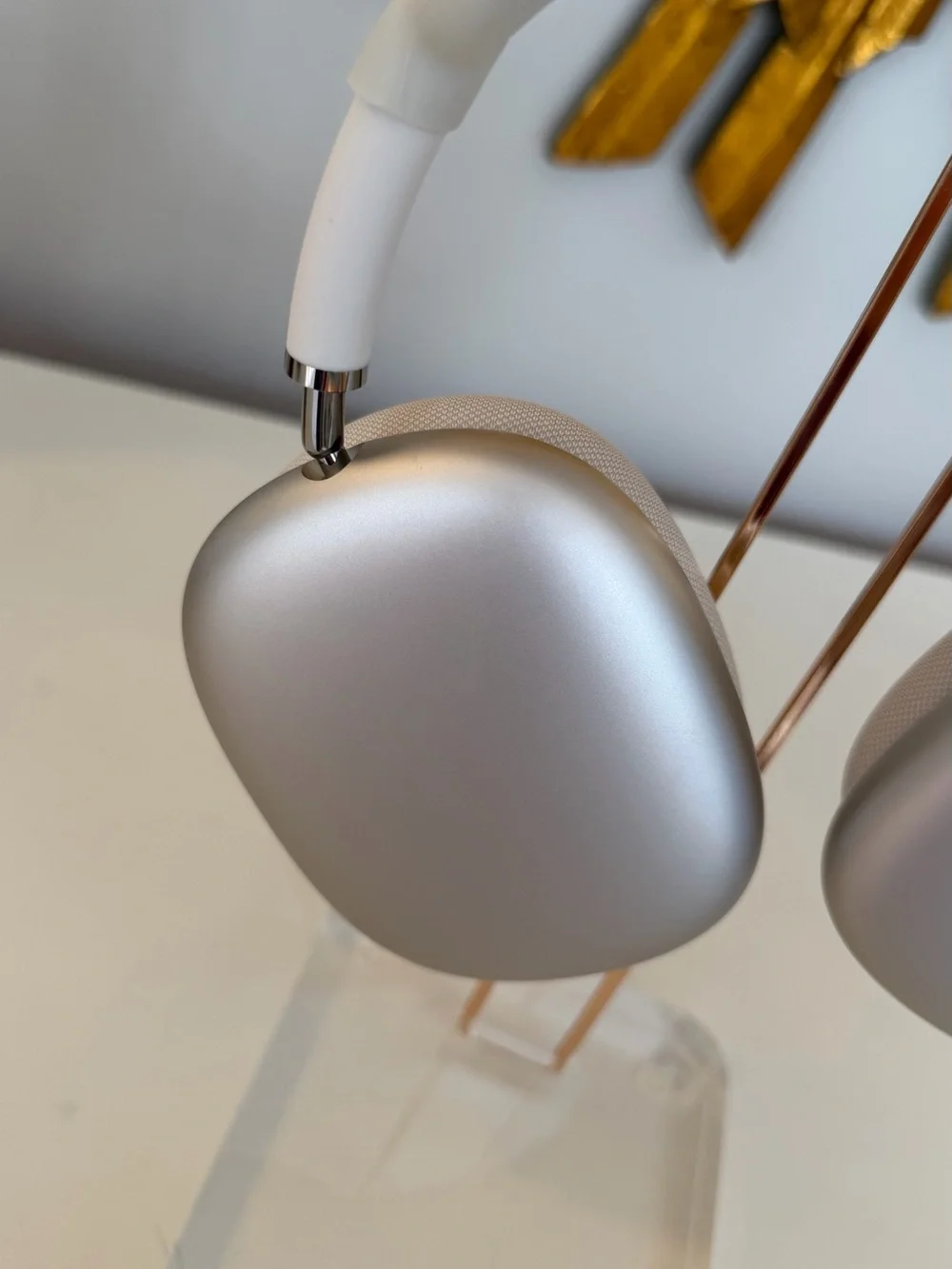 Apple AirPod Max 2 in Starlight